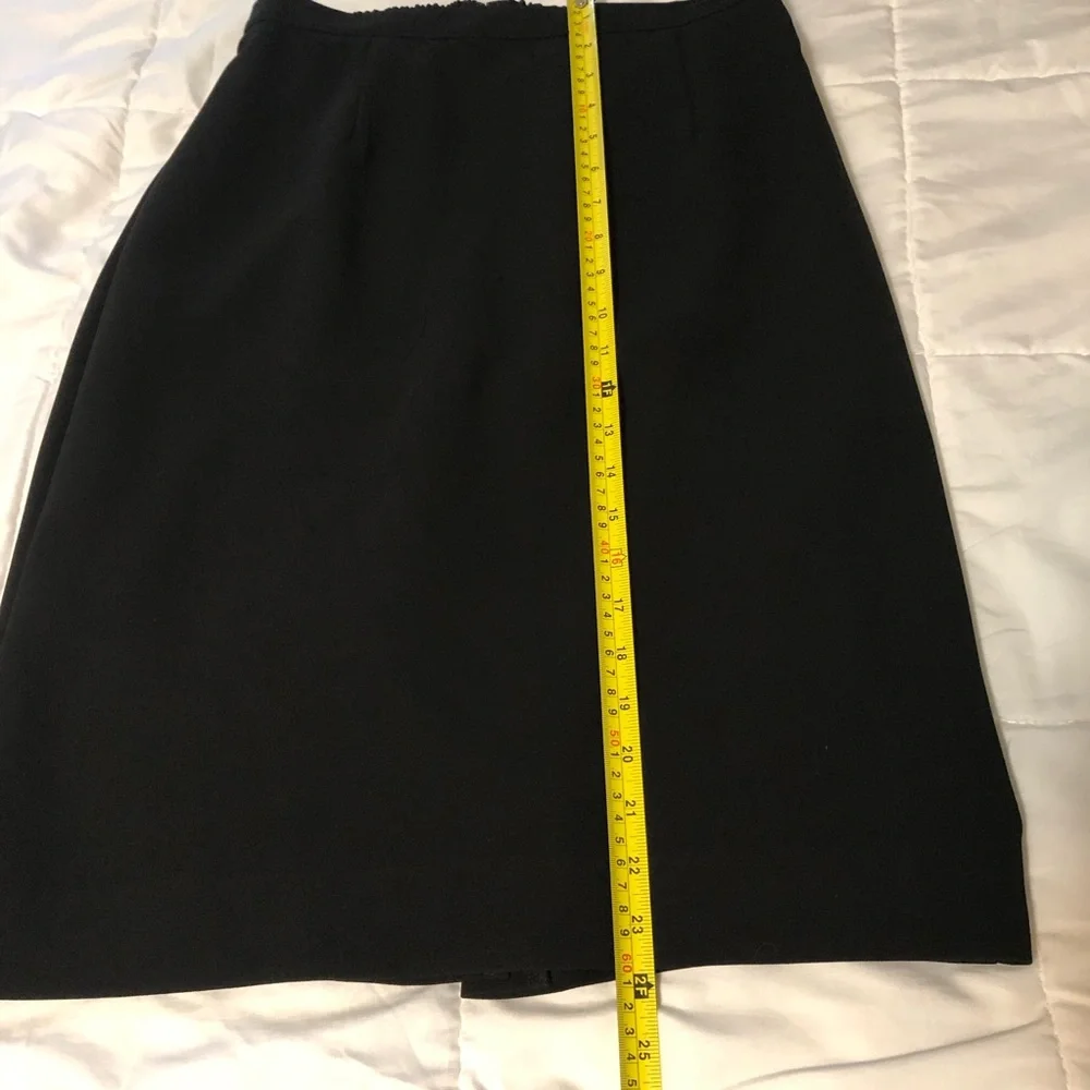 J Taylor Back White 3 pc Skirt set Timeless Professional business style size 8